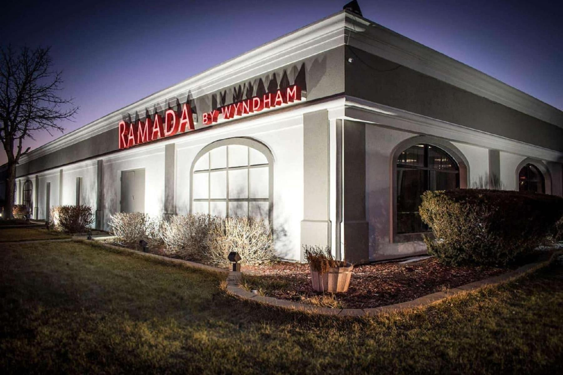 Hotel Ramada By Wyndham North Platte Esterno foto