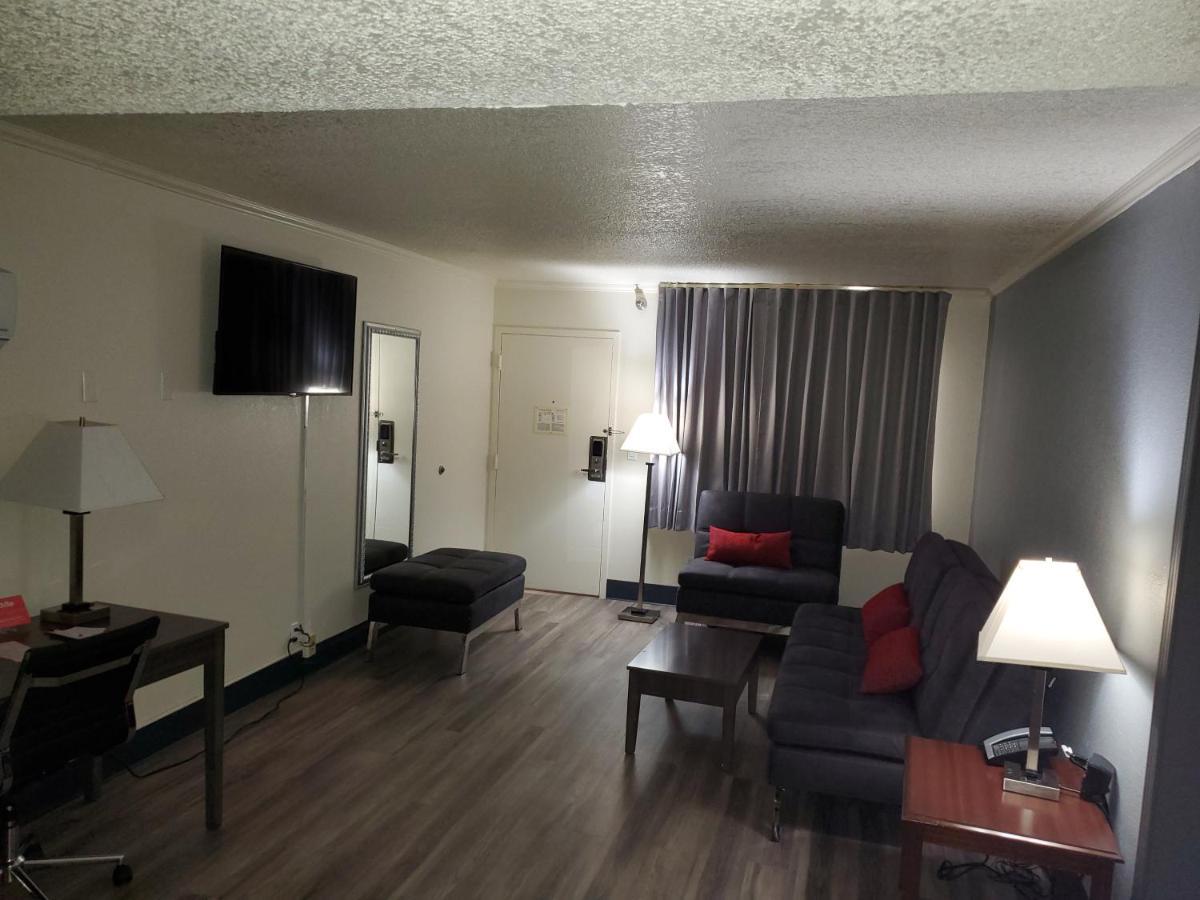 Hotel Ramada By Wyndham North Platte Esterno foto